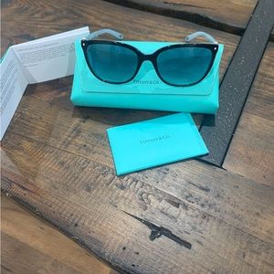 🕶 Tiffany & Co. 🕶